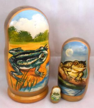 Frogs nesting Doll Babooshki s