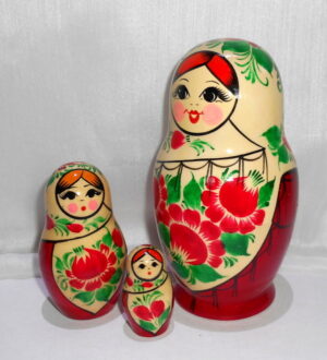 Kirov 7 set (white/red ) nesting Doll Babooshki s Classic Village Traditional