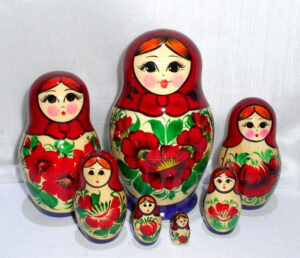 Kirov 7 set (red/purple ) Babushka Matryoshka nesting Doll Babooshki Babushkas Classic Village Traditional