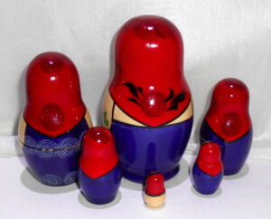 Kirov 6-set (red/purple) nesting Doll Babooshki s Classic Village Traditional