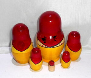 Kirov 6-set (red /yellow) nesting Doll Babooshki s Classic Village Traditional