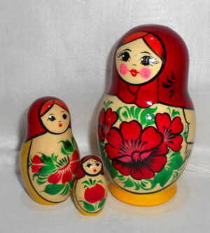 Kirov 6-set (red /yellow) nesting Doll Babooshki s Classic Village Traditional