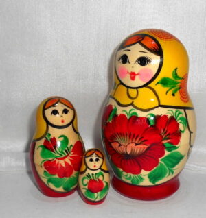 Kirov 6-set (Yellow/Red) nesting Doll Babooshki s Classic Village Traditional