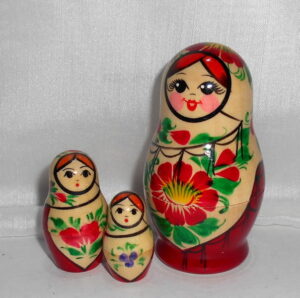 Kirov (white/red) 5-set nesting Doll Babooshki s Classic Village Traditional