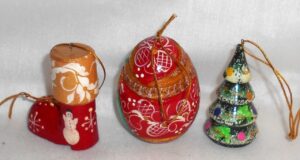 Christmas decorations carved 5-set nesting Doll Babooshki s BOX SET