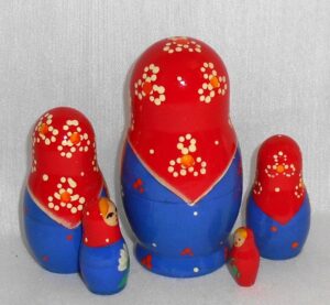 Vyatka Daisies 5-set nesting Doll Babooshki s Classic Village Traditional