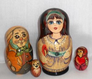 Snow White medium 4-set Babushka Matryoshka nesting Doll Babooshki Babushkas Babushka Matryoshka nesting Doll Babooshki Babushkas