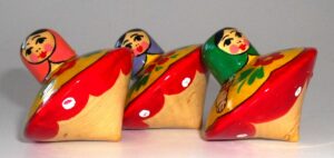 Traditional Spinning top x 3 nesting Doll Babooshki s