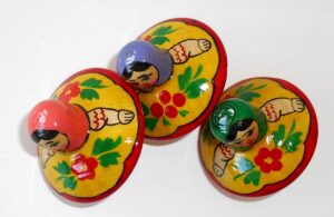 Traditional Spinning top x 3 nesting Doll Babooshki s