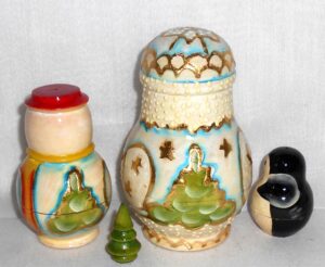 Santa fatty with bell in white coat 4 set nesting Doll Babooshki s