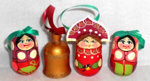 Christmas décor in red and gold 7-set nesting Doll Babooshki s BOX SET