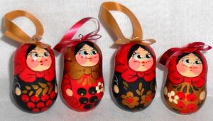 Christmas décor ‘Berries and Flowers’ 7-set nesting Doll Babooshki s BOX SET