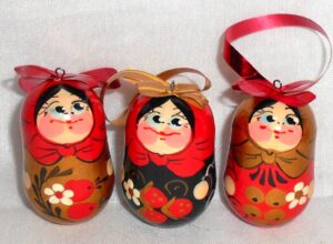 Christmas décor ‘Berries and Flowers’ 7-set nesting Doll Babooshki s BOX SET