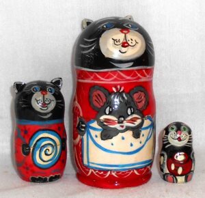 Funny black cat with mouse in a pocket 3-set small nesting Doll Babooshki s