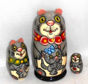 Funny grey cat with dancing kitten 3-set small Babushka Matryoshka nesting Doll Babooshki Babushkas