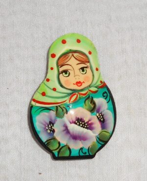 Nadya in light green scarf Brooch Big Face