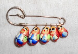 Babushka pin red blue flowers II Matryoshka Babooshki Babushkas