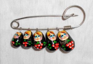 pin black with rowan berries Babooshki s