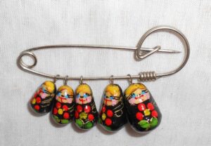 pin black with rowan berries II Babooshki s