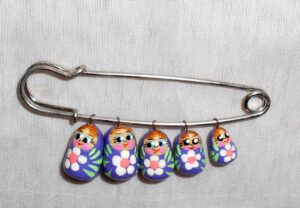 Babushka pin slate-blue with daisies Matryoshka Babooshki Babushkas