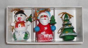 Christmas décor exclusive 3-set w/tree   Babushka Matryoshka nesting Doll  Babooshki Babushkas