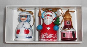 Christmas décor exclusive 3-set w/church   Babushka Matryoshka nesting Doll  Babooshki Babushkas