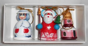 Christmas décor exclusive 3-set w/church nesting Doll Babooshki s
