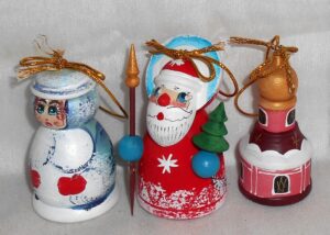 Christmas décor exclusive 3-set w/church nesting Doll Babooshki s