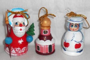 Christmas décor exclusive 3-set w/church nesting Doll Babooshki s