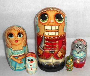 Nutcracker 5-set 19cm   Babushka Matryoshka nesting Doll  Babooshki Babushkas