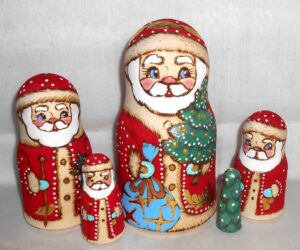 Santas with tree and blue bag 5-set nesting Doll Babooshki s