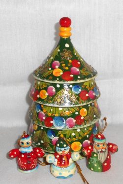 Xmas Tree  korobnick - Medium decor box   Babushka Matryoshka nesting Doll  Babooshki Babushkas