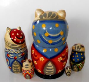 Funny grey Cat with kitten red dress 5-set nesting Doll Babooshki s