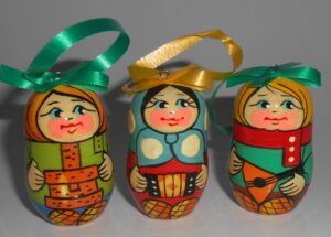 Christmas décor Village family birch bark shoes 7-set nesting Doll Babooshki s BOX SET