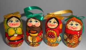 Christmas décor Village family birch bark shoes 7-set nesting Doll Babooshki s BOX SET