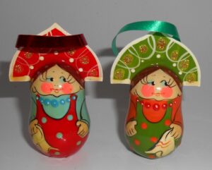 Christmas décor Girls in traditional hairdress 5-set nesting Doll Babooshki s BOX SET