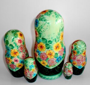 Angels as flower girls light green scarf 5-set large nesting Doll Babooshki s