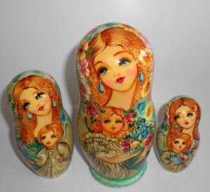 Angels as flower girls light green scarf 5-set large nesting Doll Babooshki s