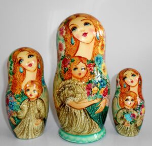 Angels as flower girls light green scarf 5-set large nesting Doll Babooshki s