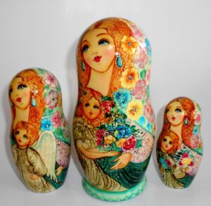 Angels as flower girls light green scarf 5-set large nesting Doll Babooshki s