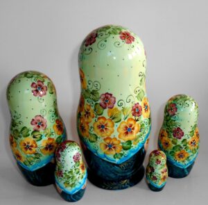 Angels as flower girls light green scarf 5-set large nesting Doll Babooshki s