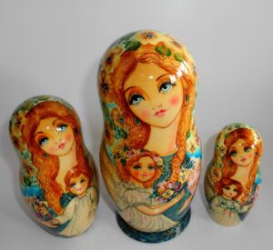 Angels as flower girls light green scarf 5-set large nesting Doll Babooshki s