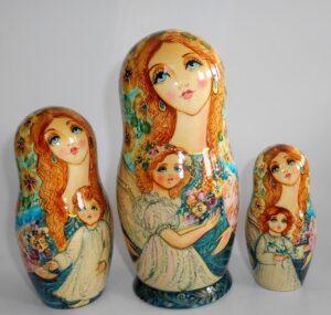 Angels as flower girls light green scarf 5-set large nesting Doll Babooshki s