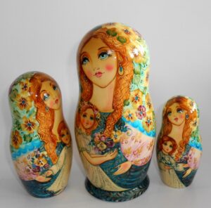 Angels as flower girls light green scarf 5-set large nesting Doll Babooshki s