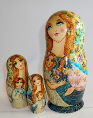 Angels as flower girls light green scarf 5-set large nesting Doll Babooshki s