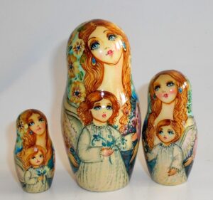 Angels as flower girls light green scarf 5-set large nesting Doll Babooshki s
