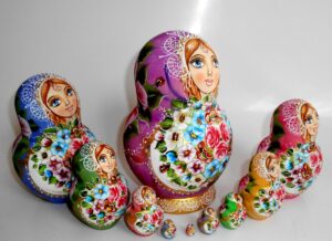 Kira purple scarf with 3D ladybugs 10-set large nesting Doll Babooshki s