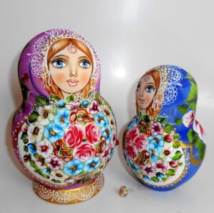 Kira purple scarf with 3D ladybugs 10-set large nesting Doll Babooshki s