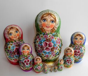 GIANT Kira green scarf with 3D ladybugs 10-set huge Babushka Matryoshka nesting Doll Babooshki Babushkas
