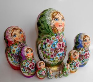 GIANT Kira green scarf with 3D ladybugs 10-set huge nesting Doll Babooshki s